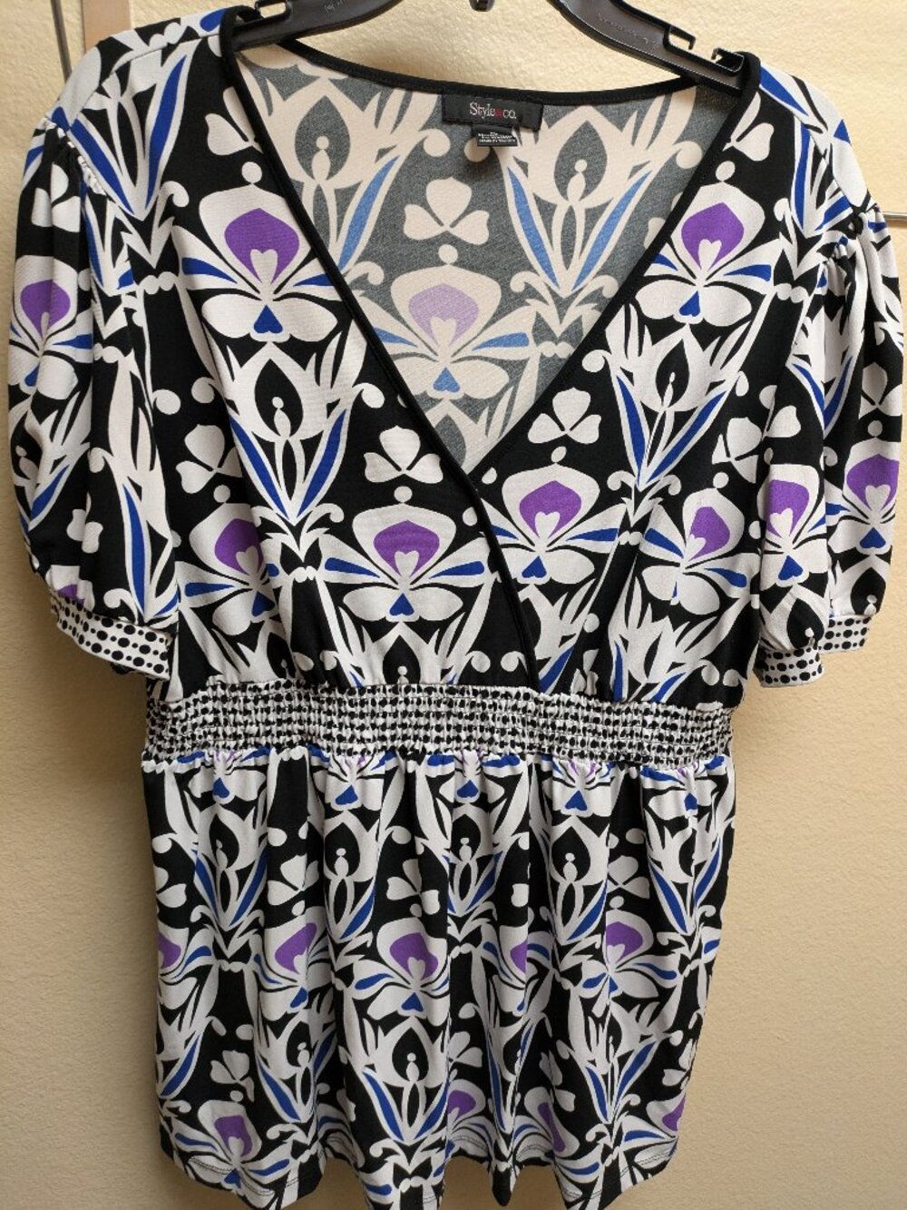 ~ NWOT Blouse with beautiful colors